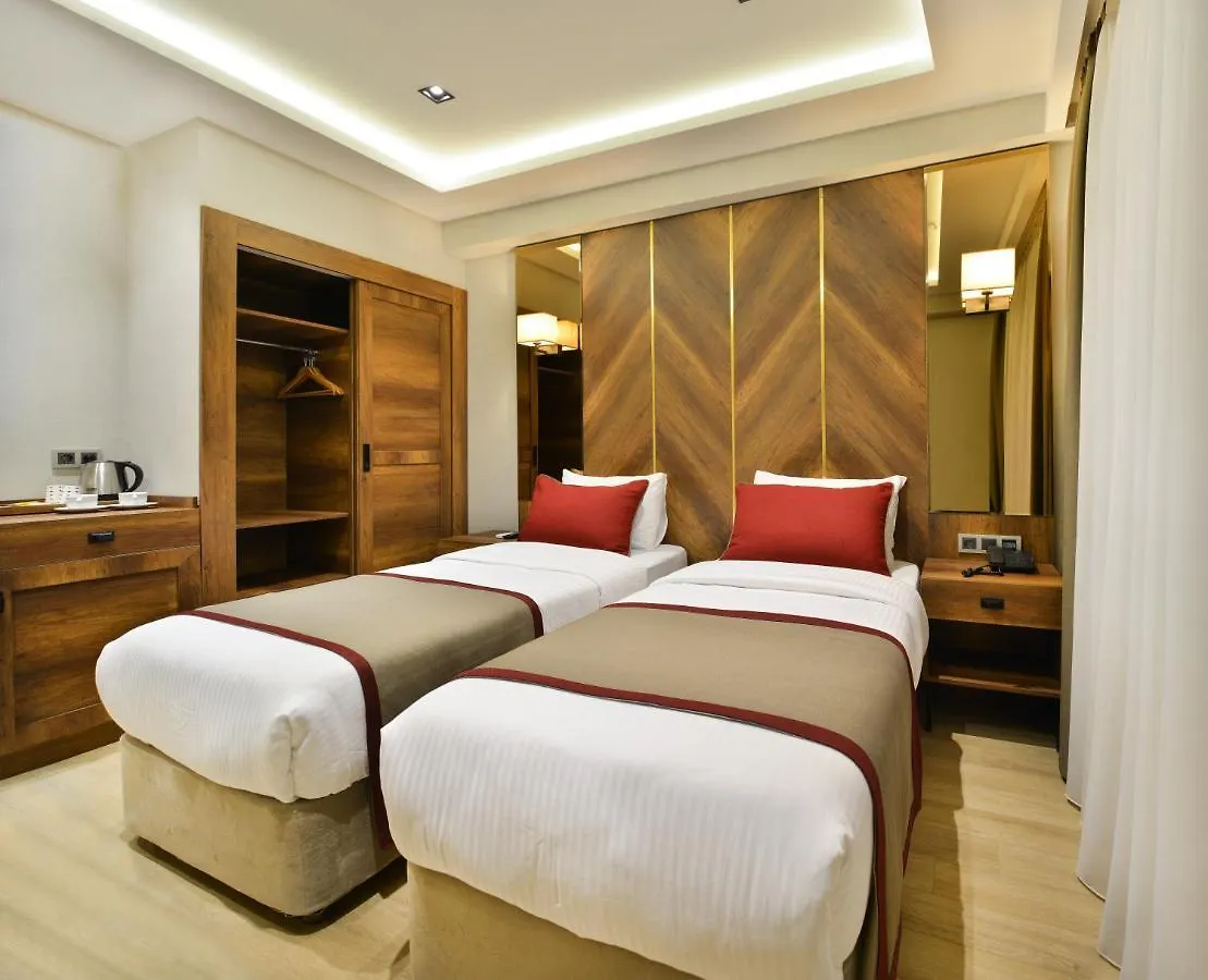 Celine Hotel Taxim Istanboel